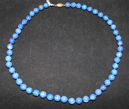 A single strand lapis lazuli bead necklace with 9ct gold clasp, 22in.